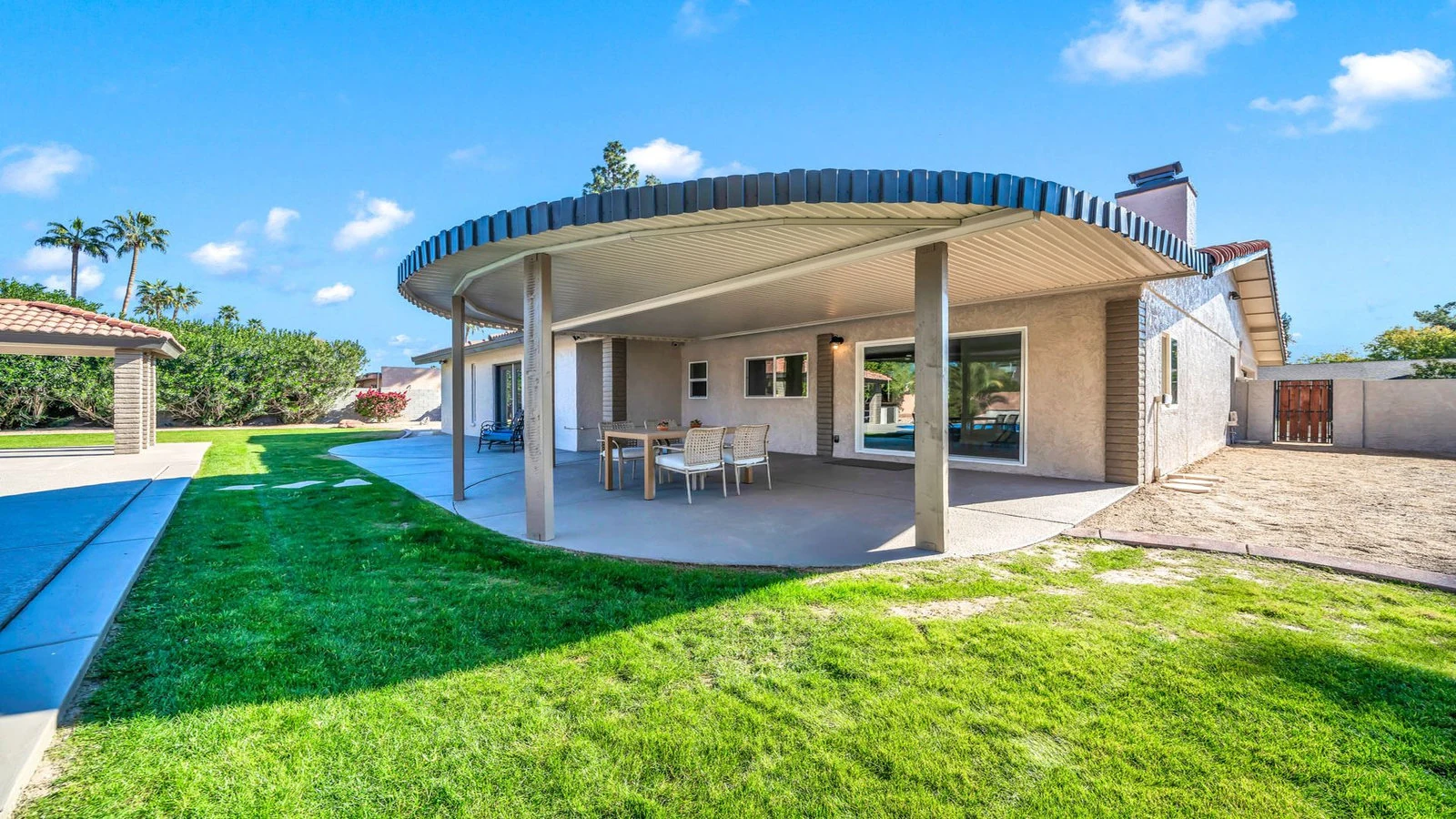 Back of house curved patio outdoor dining green lawn real estate photography Glendale AZ | The Listing Bees