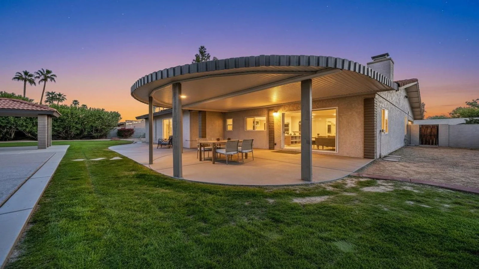 Backyard home covered patio grassy lawn dusk real estate photography Glendale AZ | The Listing Bees