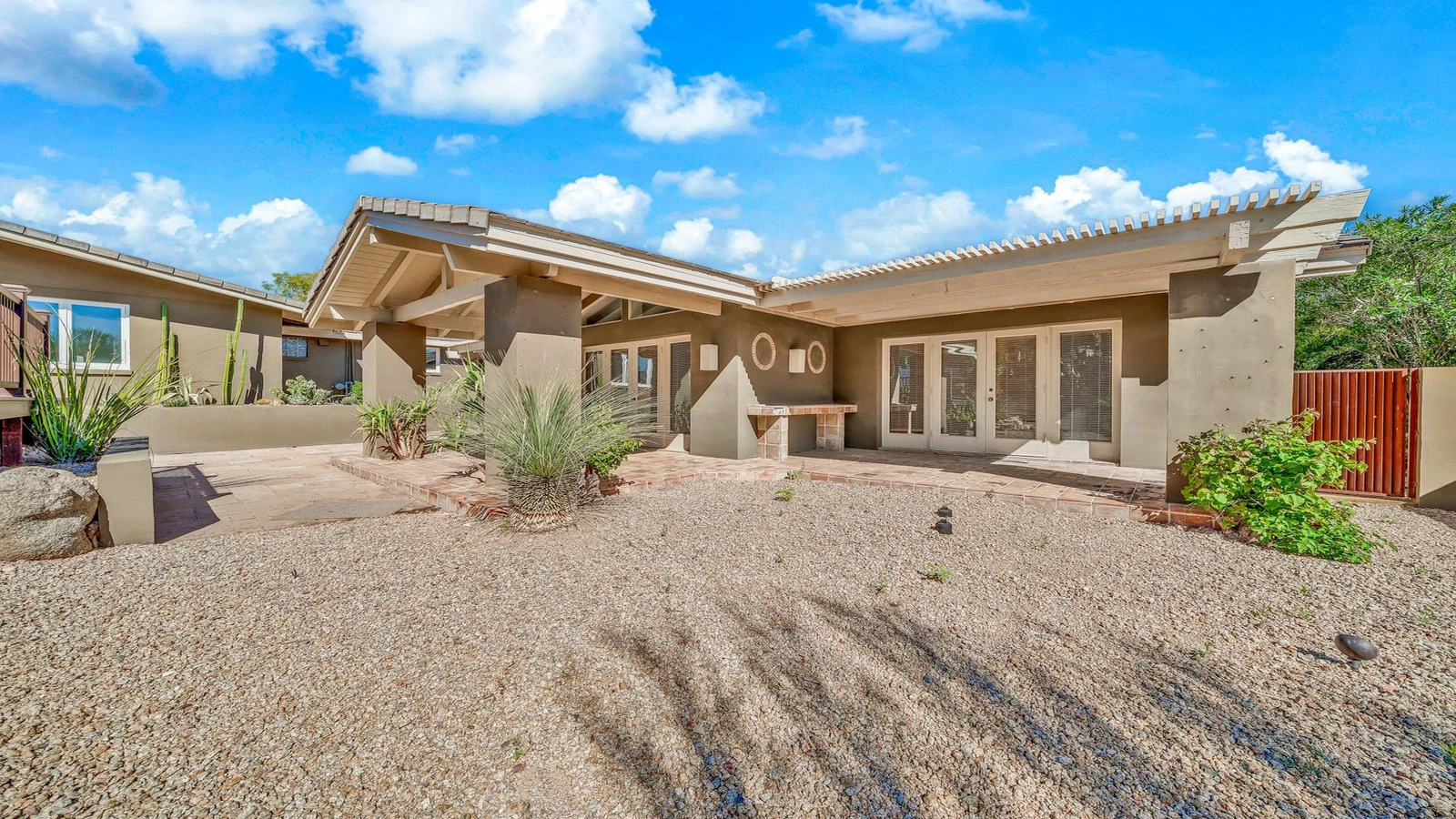 Covered patio gravel yard real estate photography Paradise Valley AZ | The Listing Bees
