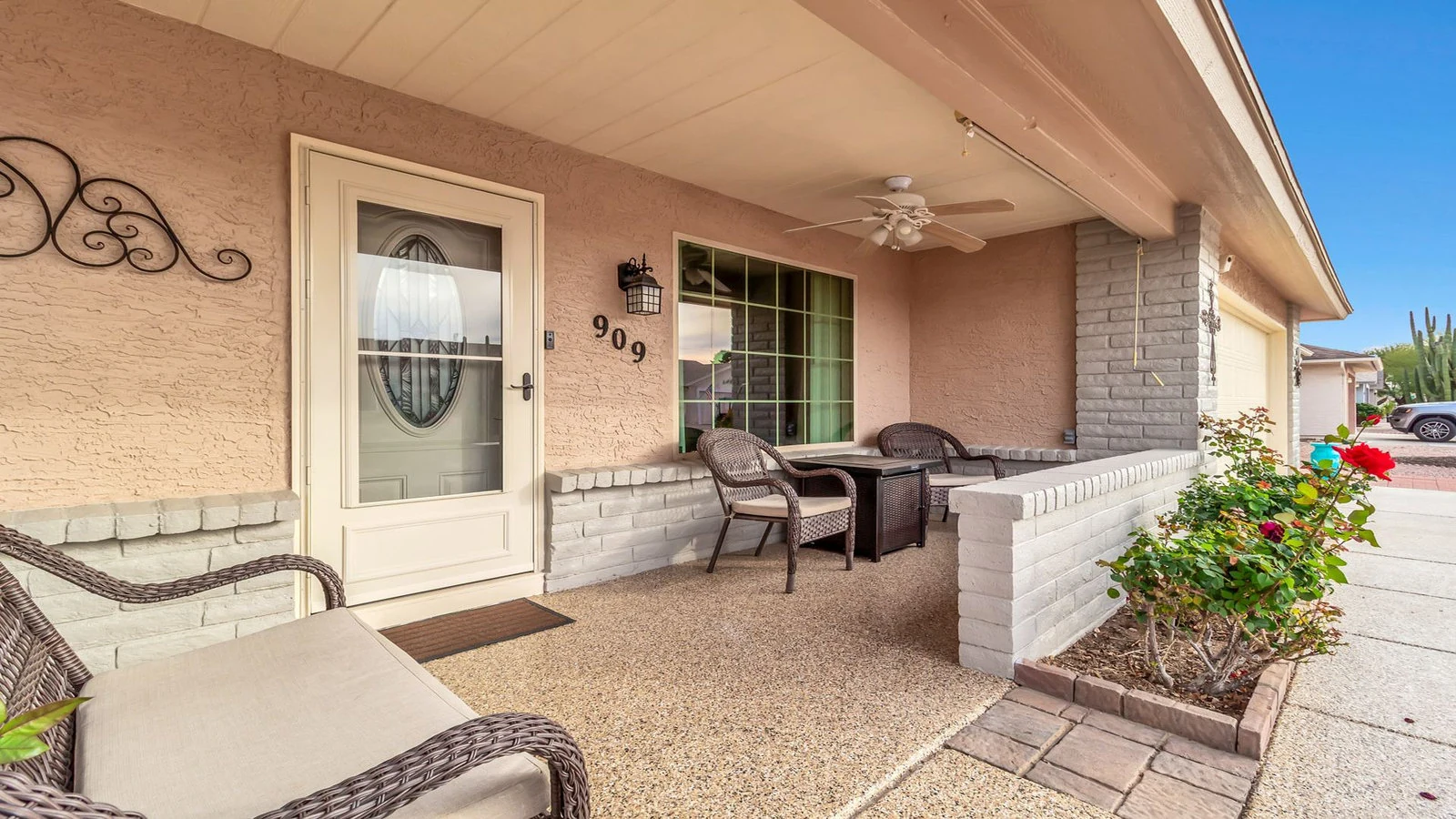 Exterior front porch seating real estate photography Gold Canyon AZ | The Listing Bees