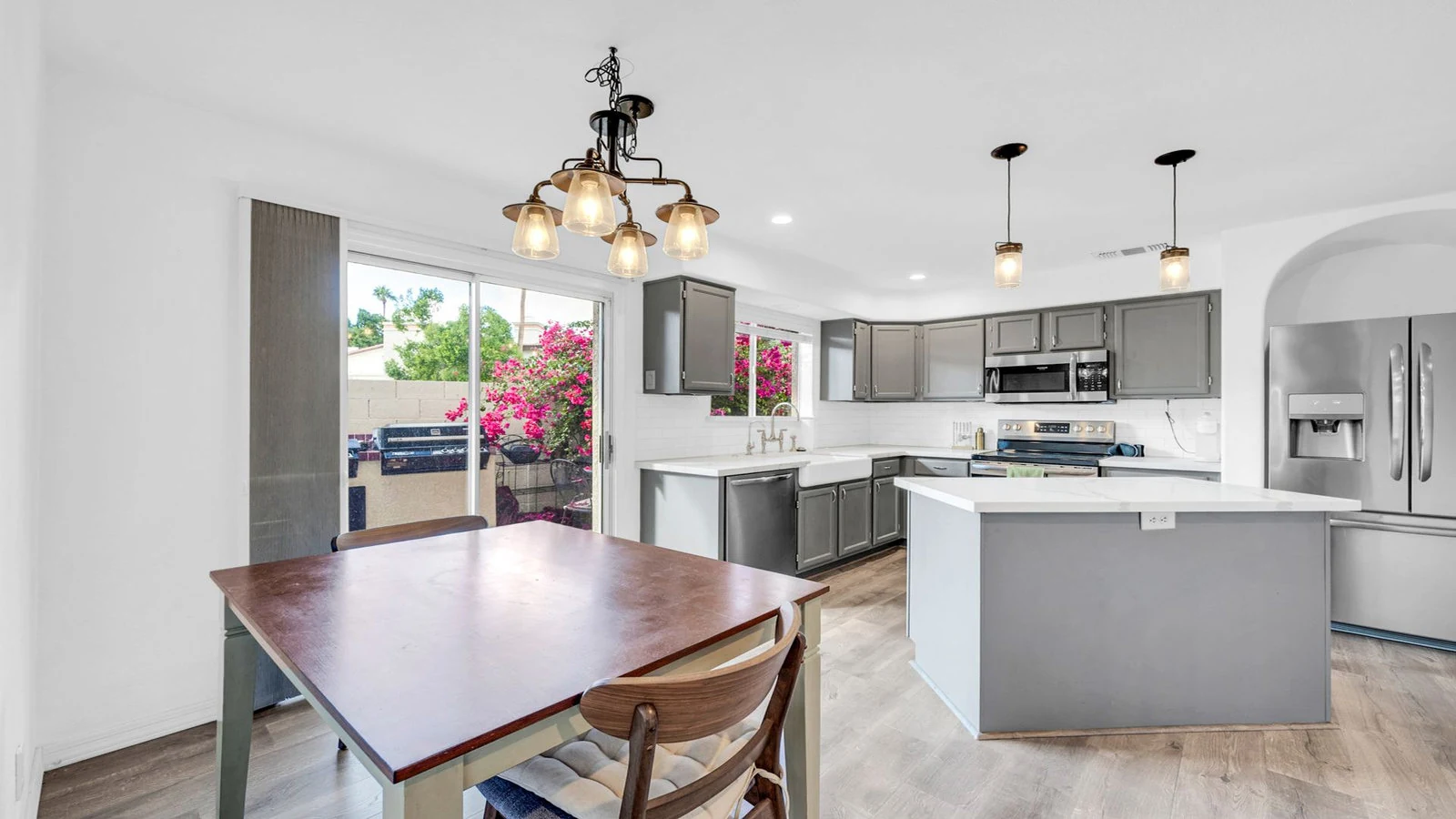 Kitchen dining area patio view real estate photography Ahwatukee AZ | The Listing Bees