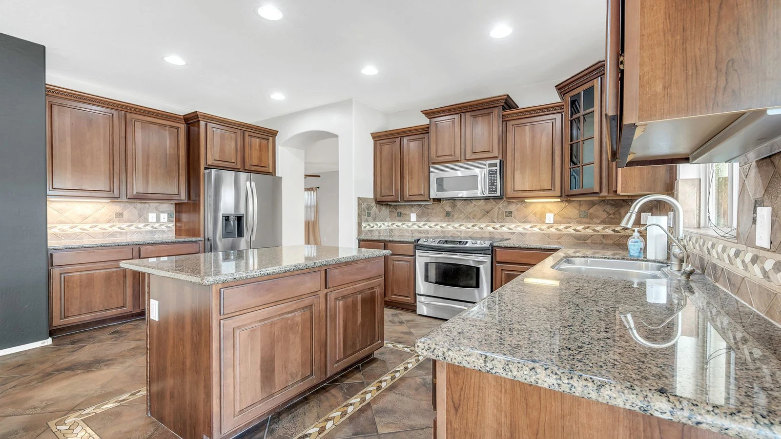 Kitchen interior real estate photography San Tan Valley AZ | The Listing Bees