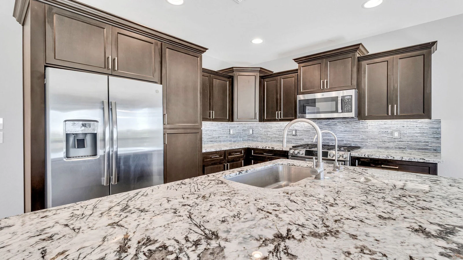 Kitchen interior real estate photography San Tan Valley AZ | The Listing Bees