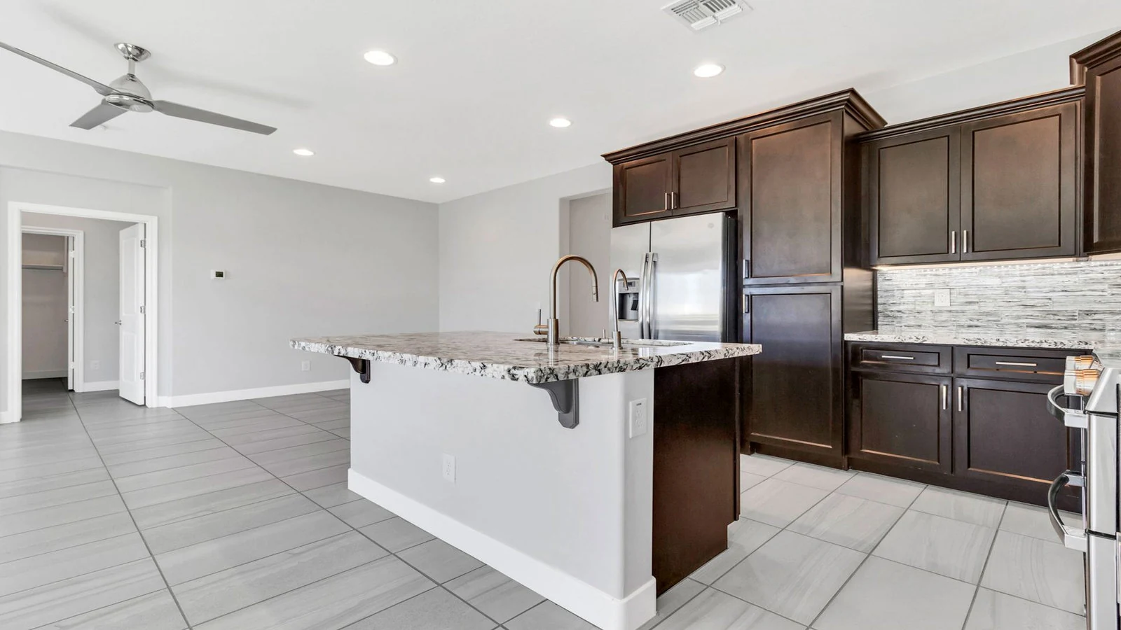 Kitchen interior real estate photography San Tan Valley AZ | The Listing Bees