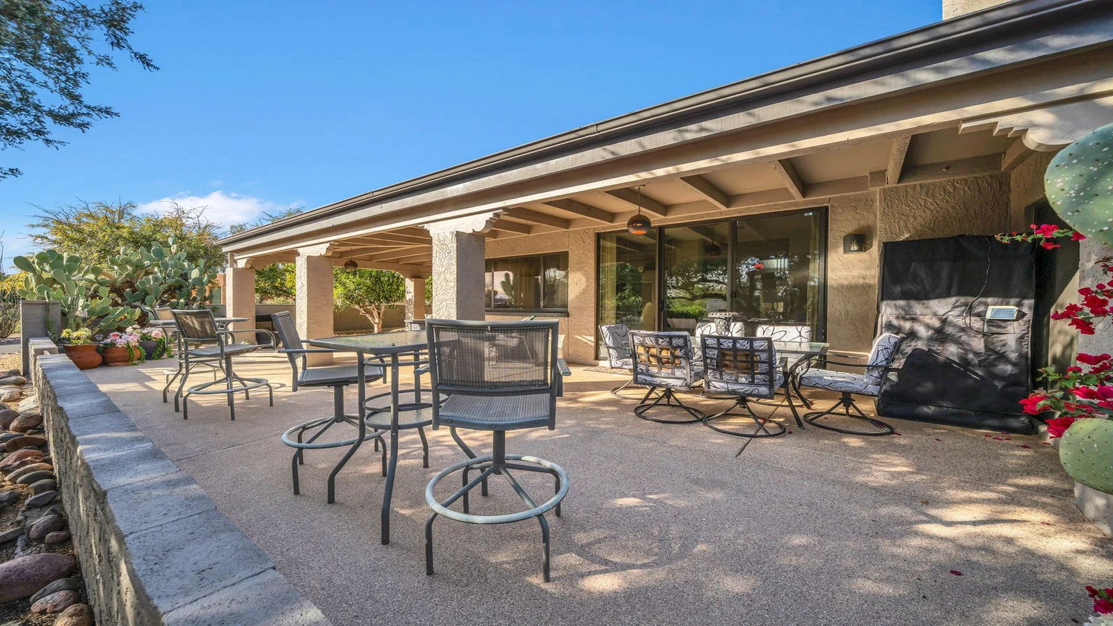 Large patio outdoor furniture desert real estate photography Rio Verde AZ | The Listing Bees