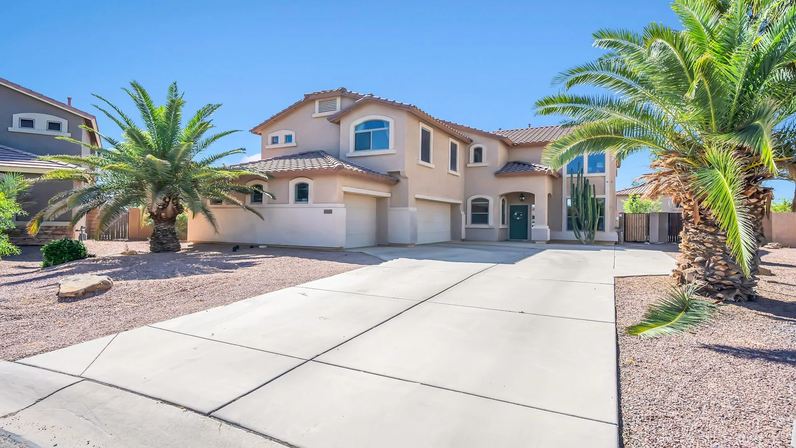 Large stucco home palm trees driveway real estate photography Queen Creek AZ | The Listing Bees