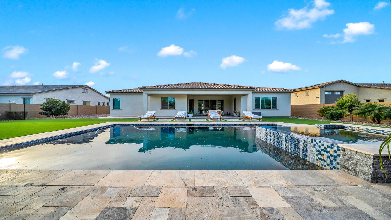 Modern home backyard large swimming pool real estate photography Peoria AZ | The Listing Bees