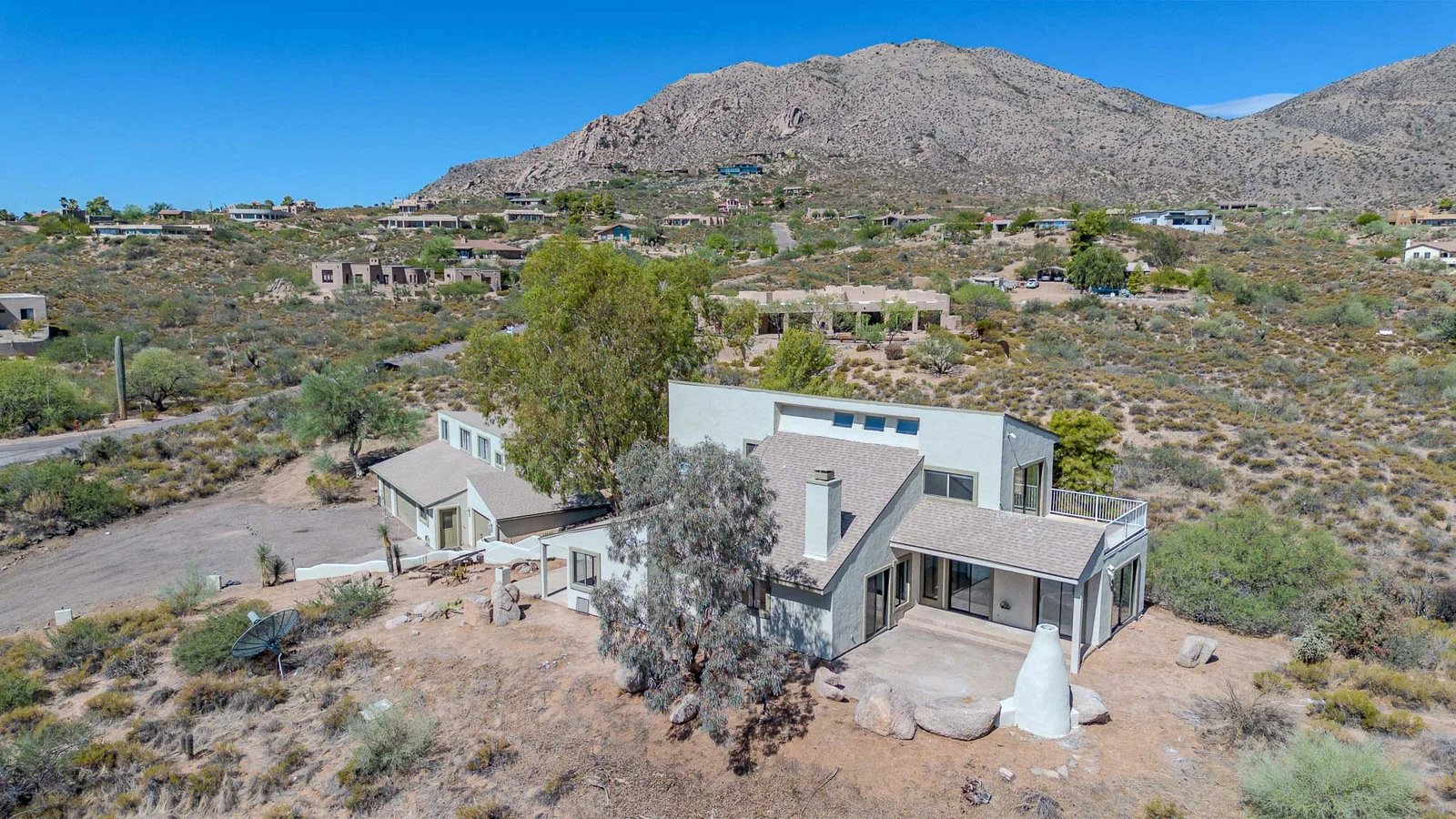 Modern house Cave Creek rocky hillside real estate photography Cave Creek AZ | The Listing Bees