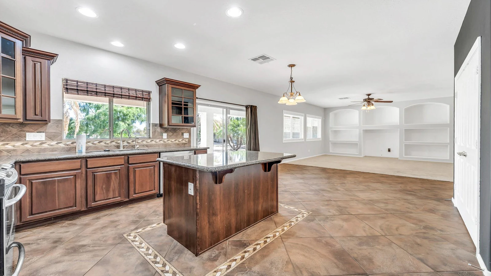 Open plan kitchen real estate photography San Tan Valley AZ | The Listing Bees