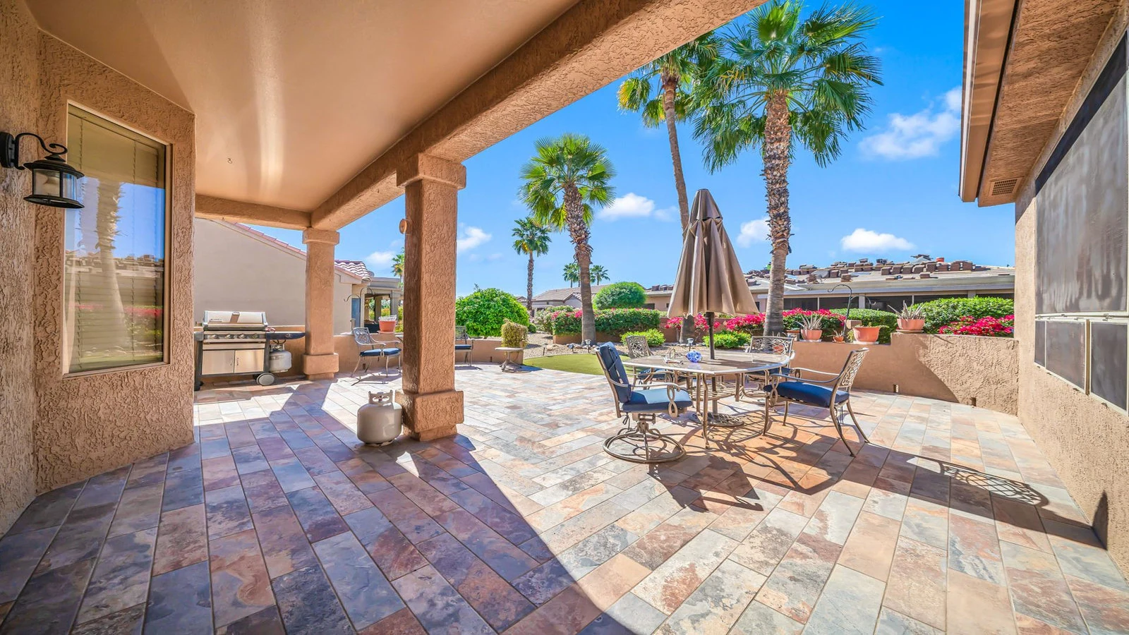 Outdoor patio dining set palm trees real estate photography Surprise AZ | The Listing Bees