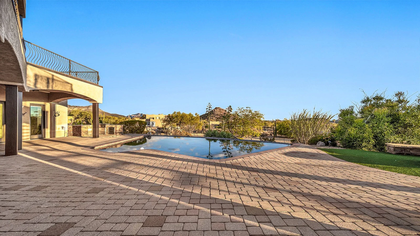 Pool desert landscape real estate photography Gold Canyon AZ | The Listing Bees