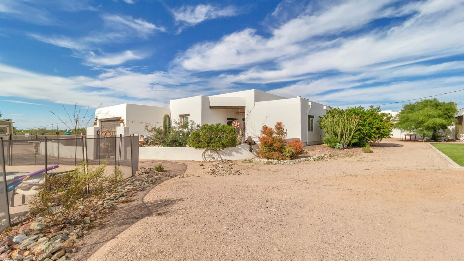 Southwestern exterior desert landscaping real estate photography Apache Junction AZ | The Listing Bees