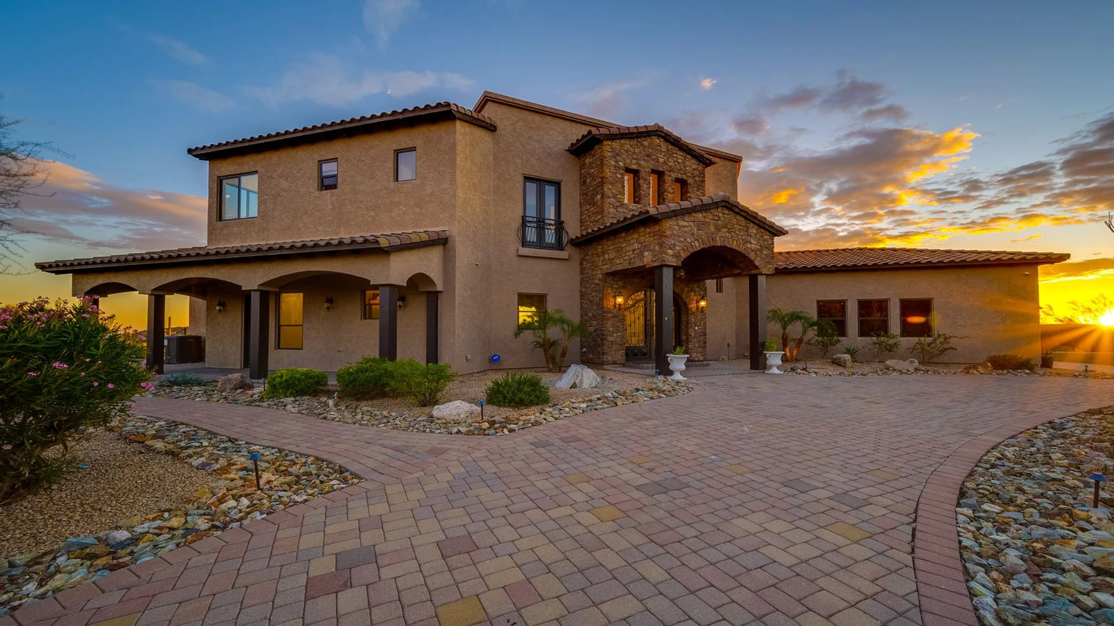 real-estate-photography-mesa-az-9017-e-redberry-twilight-front exterior two story