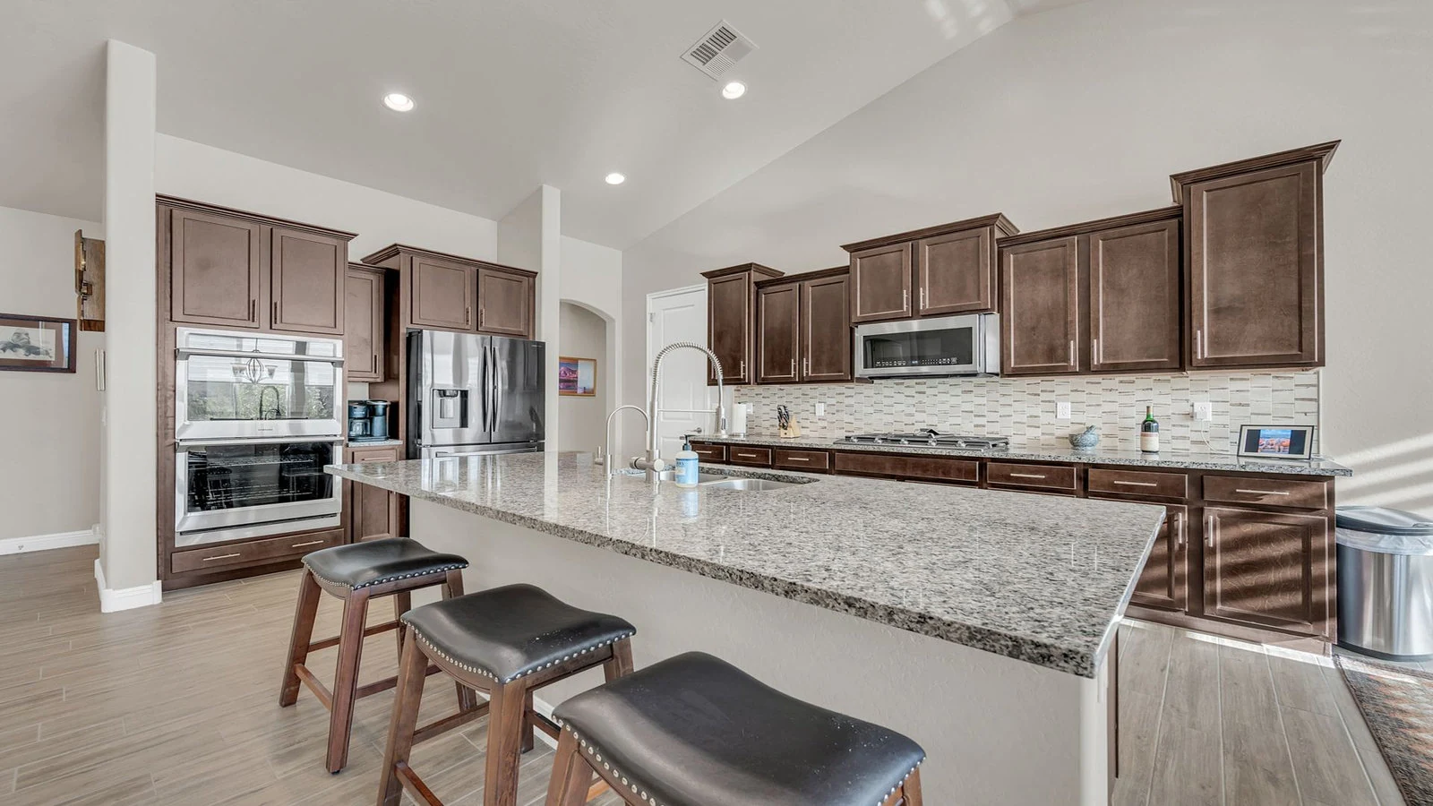 Kitchen interior real estate photography San Tan Valley AZ | The Listing Bees