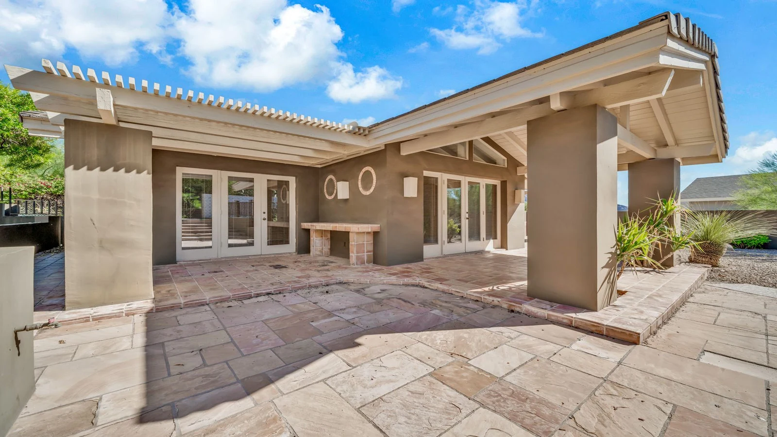 Stone paver covered patio real estate photography Paradise Valley AZ | The Listing Bees