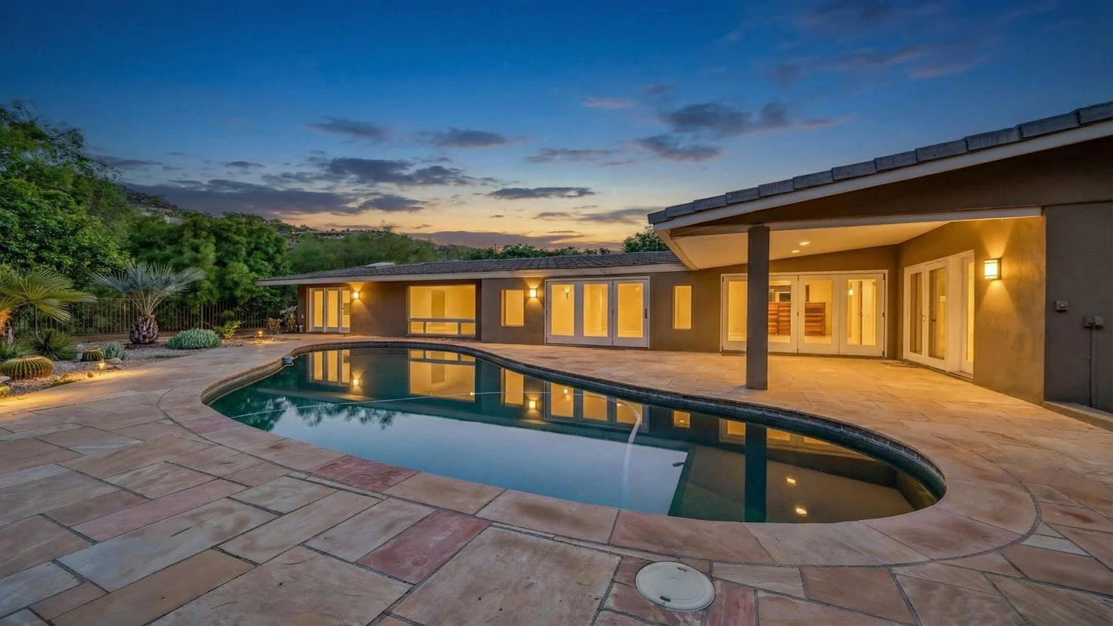 Twilight pool exterior real estate photography Paradise Valley AZ | The Listing Bees
