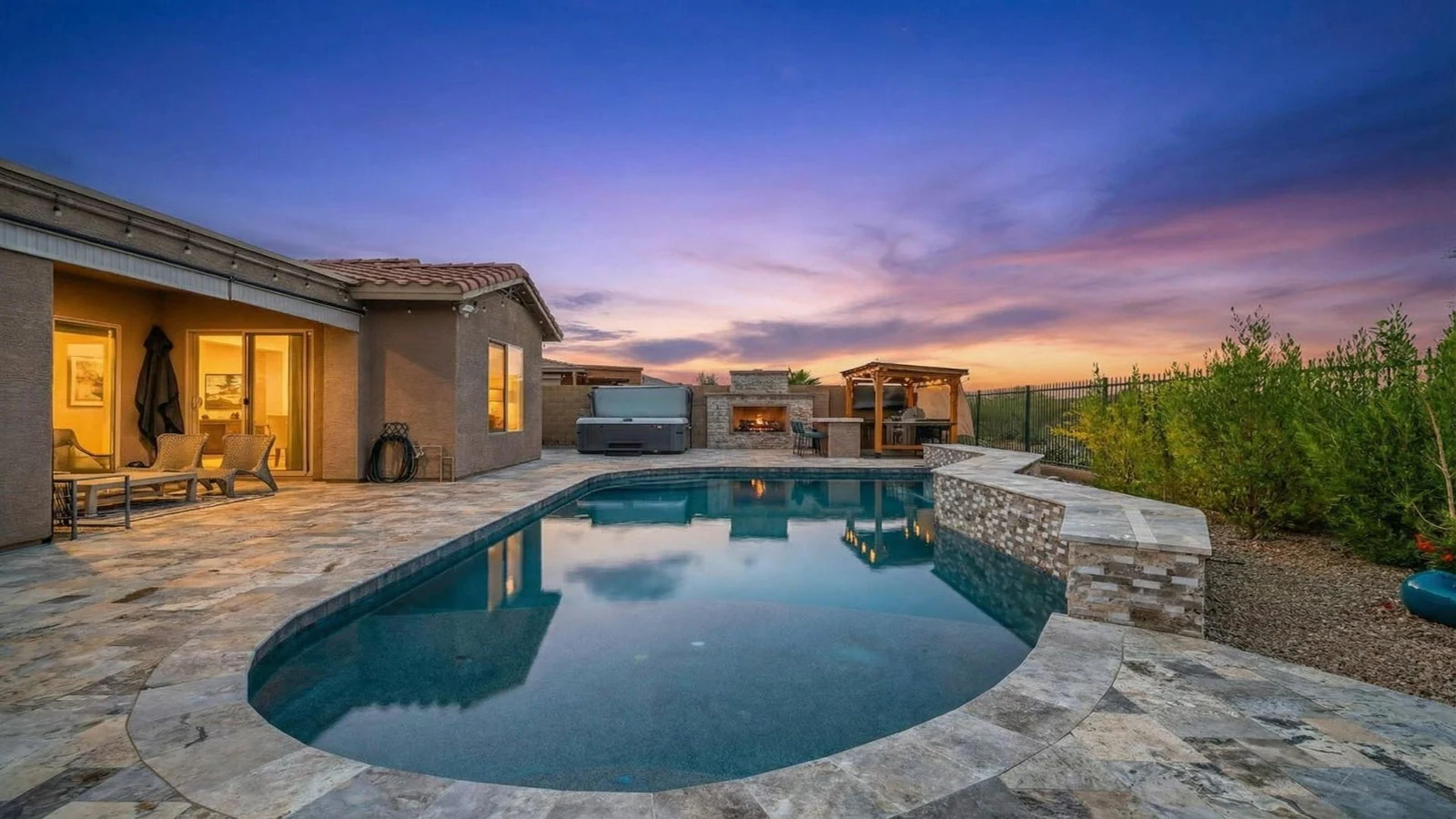 Twilight pool paved patio outdoor kitchen real estate photography Anthem AZ | The Listing Bees